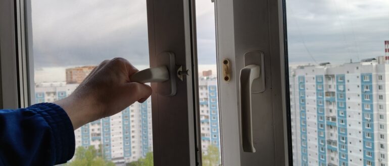 не закрывается пластиковое окно